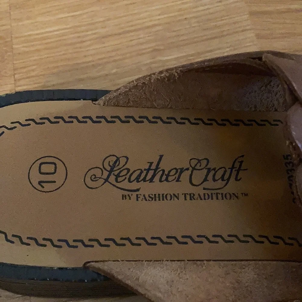 Leather Craft by Fashion Tradition Sz 10 sandals